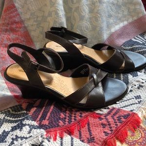 Thom McAn Brown Leather Wedge Heels🔺